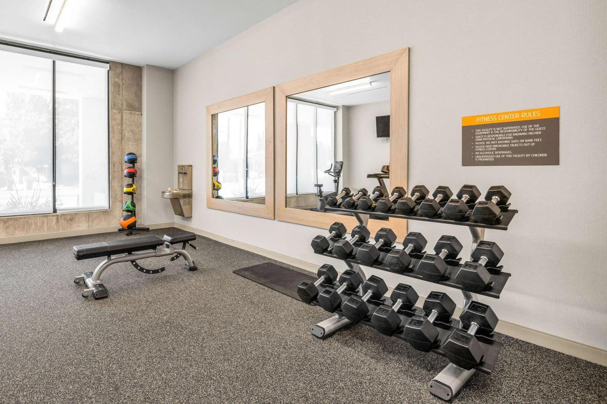 La Quinta Inn & Suites By Wyndham San Jose Airport-Downtown エクステリア 写真