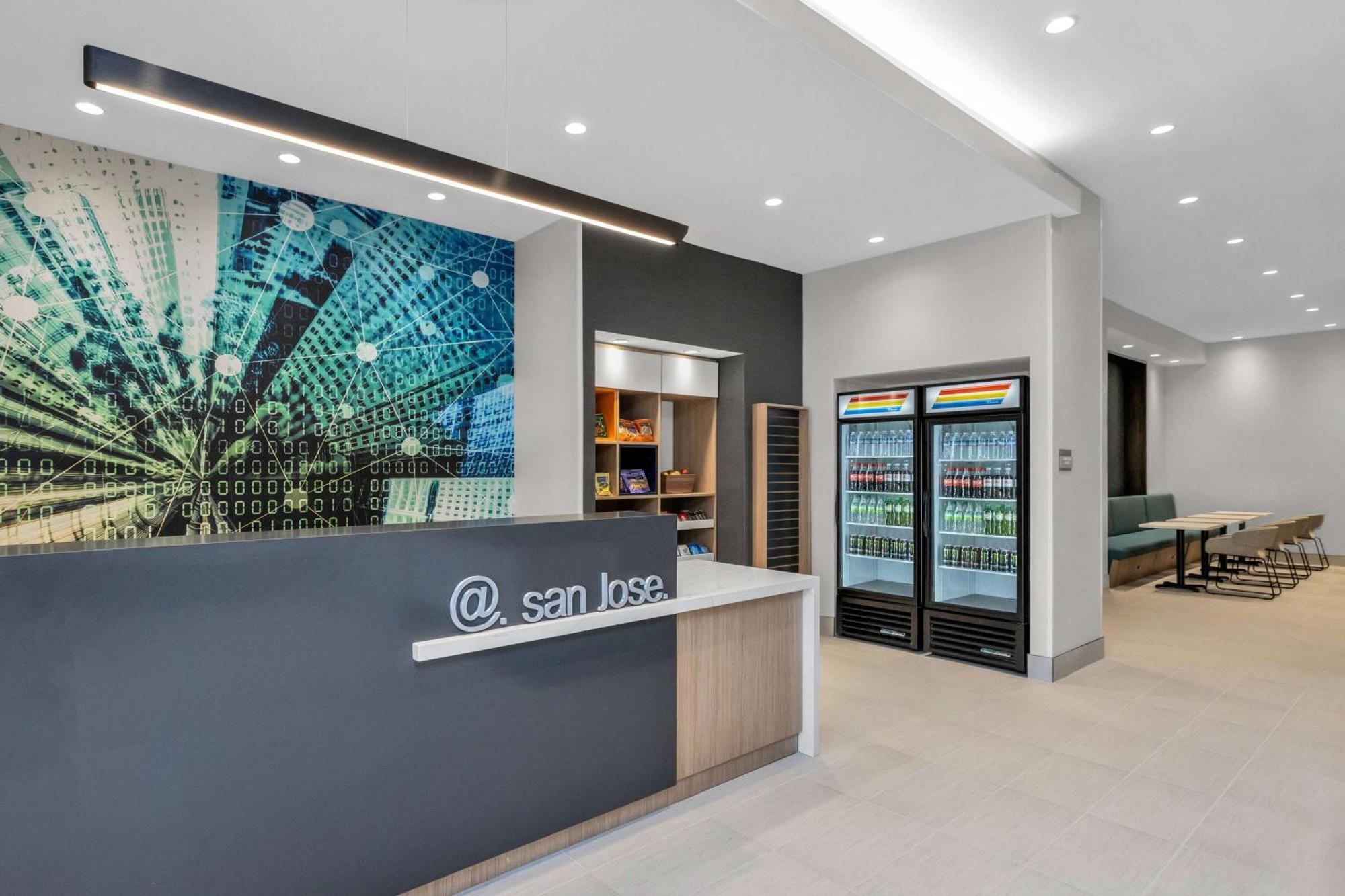 La Quinta Inn & Suites By Wyndham San Jose Airport-Downtown エクステリア 写真