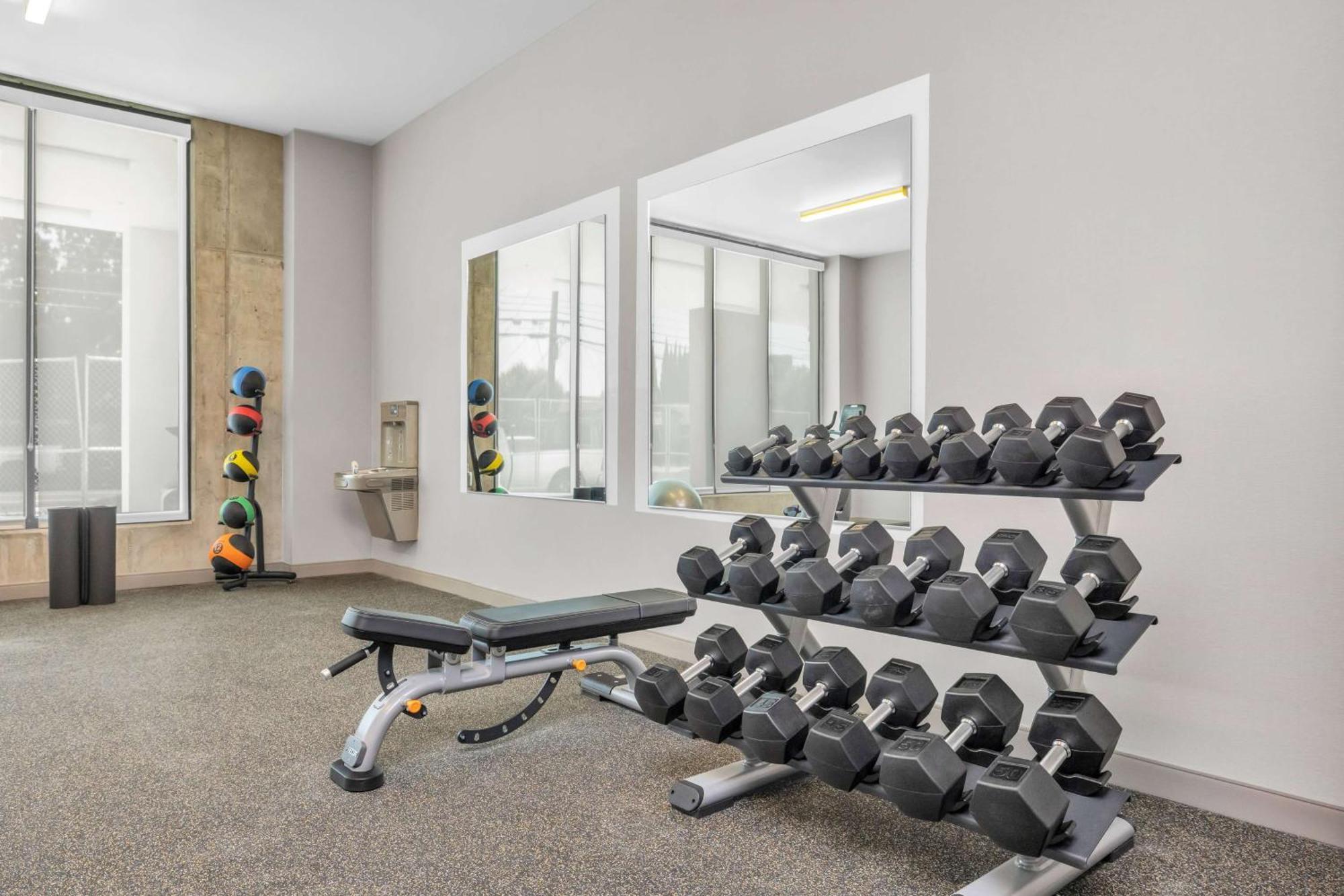 La Quinta Inn & Suites By Wyndham San Jose Airport-Downtown エクステリア 写真
